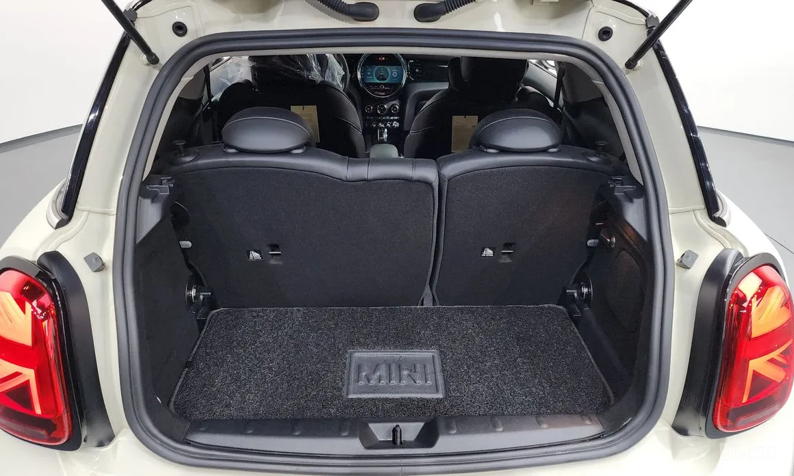Mini Cooper 2001 Classic Launch Pack