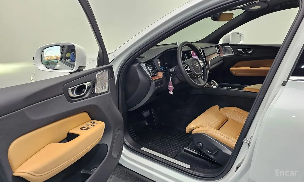 Фото 10 - Volvo XC60