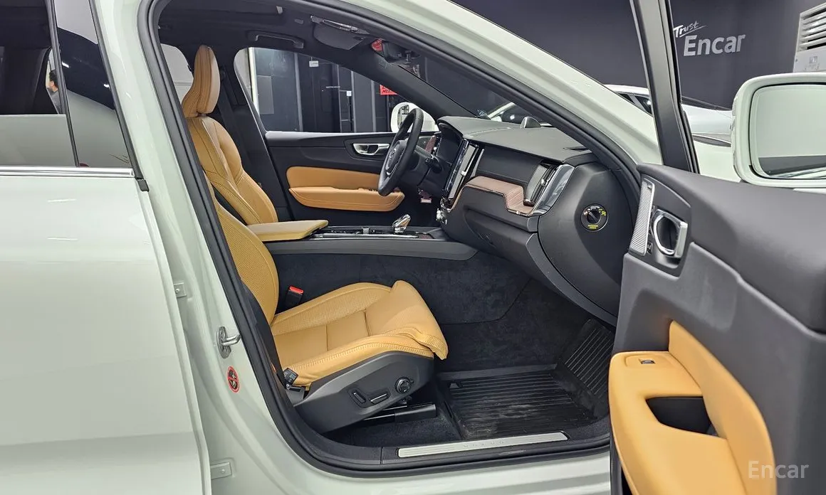 Фото 11 - Volvo XC60