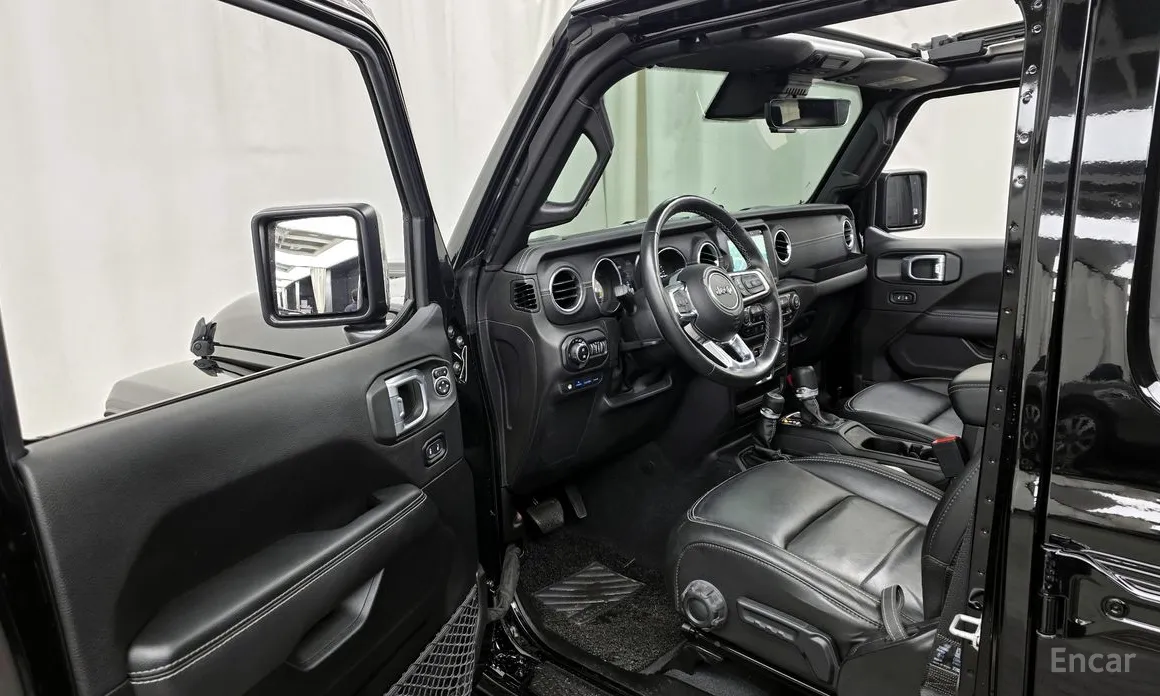 Фото 10 - Jeep Wrangler