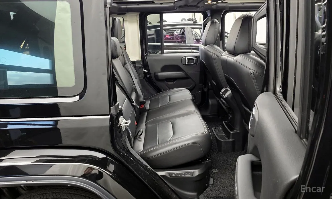 Фото 12 - Jeep Wrangler