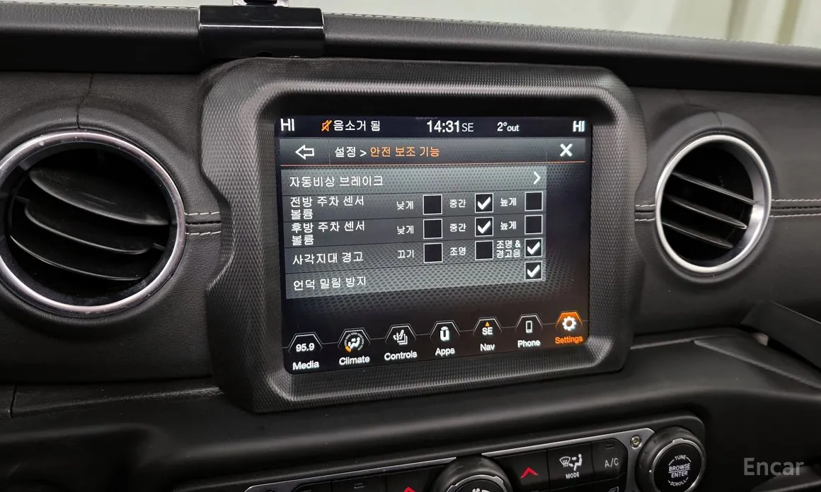 Фото 16 - Jeep Wrangler