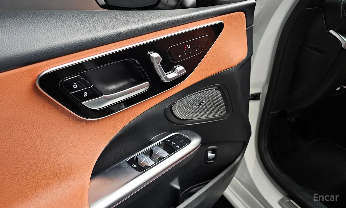 Фото 13 - Mercedes-Benz C-Class