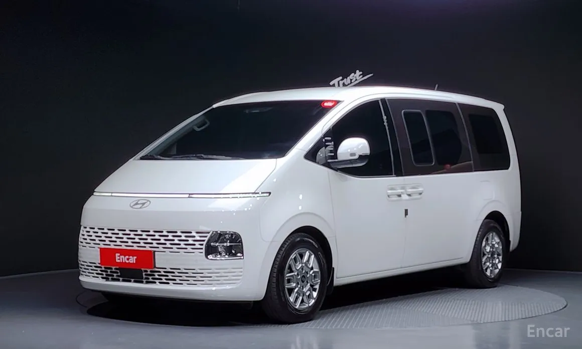 Фото 1 - Hyundai Staria