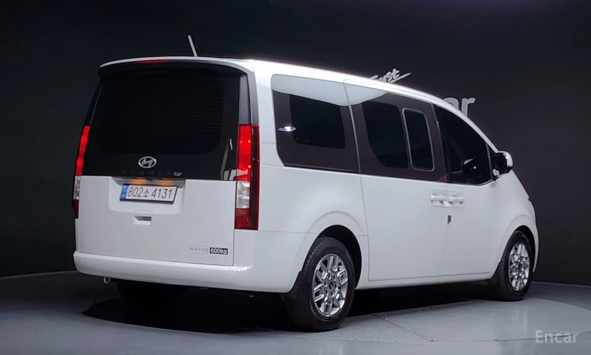 Фото 2 - Hyundai Staria