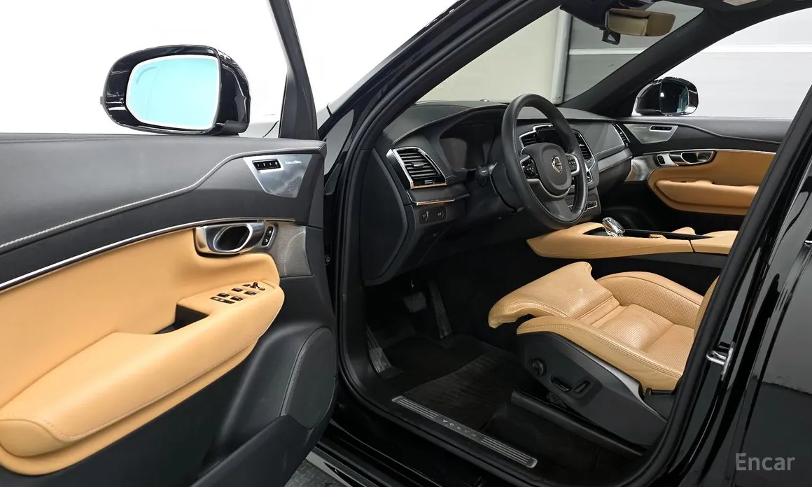 Фото 10 - Volvo XC90