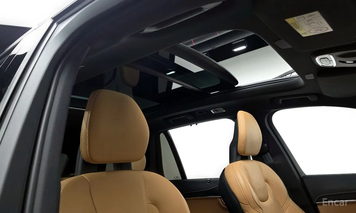 Фото 18 - Volvo XC90