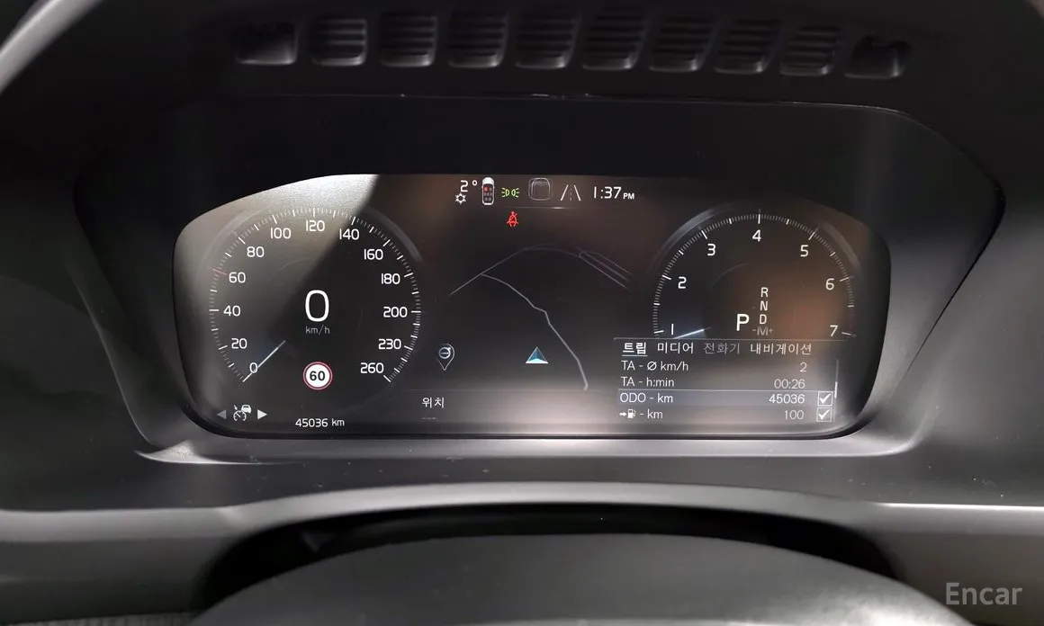 Фото 8 - Volvo XC90