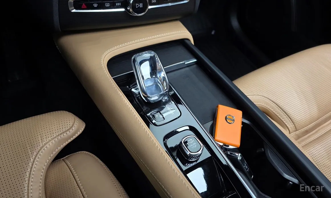 Фото 9 - Volvo XC90