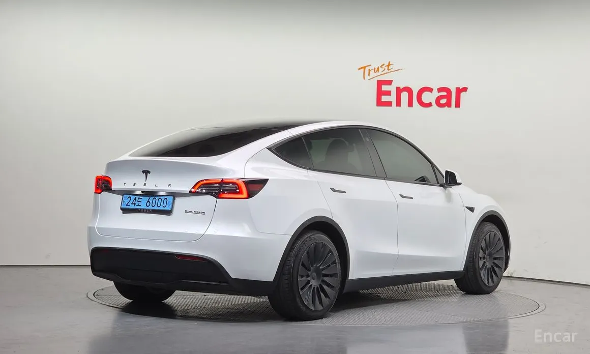 Фото 2 - Tesla Model Y