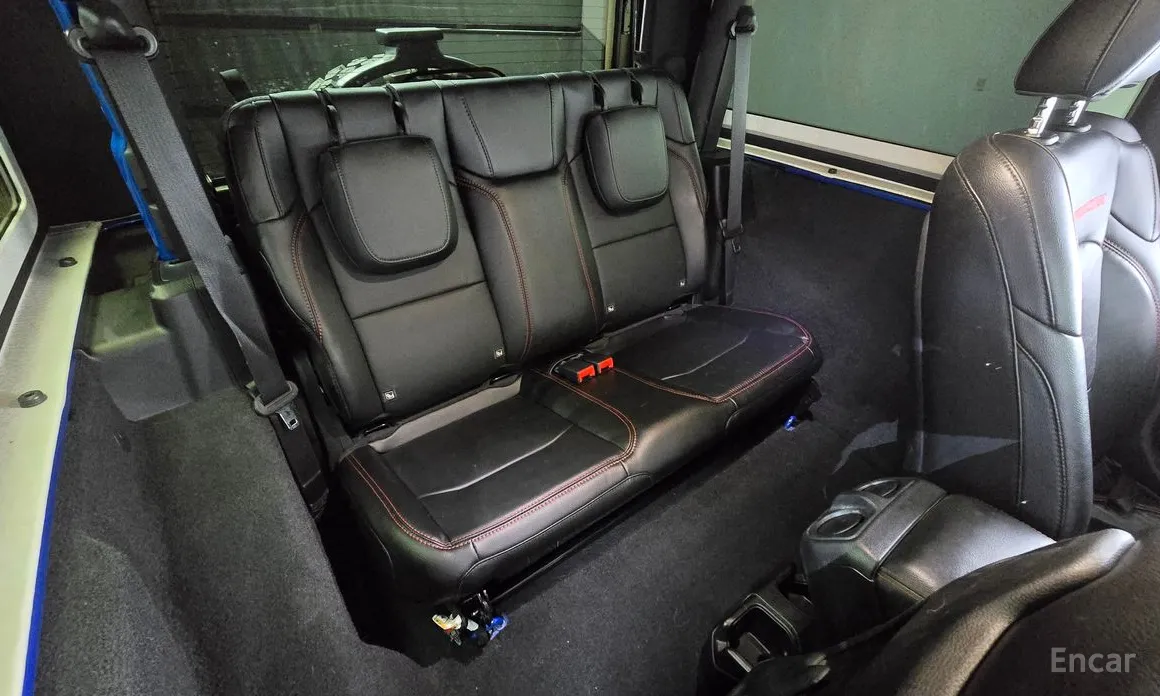 Фото 12 - Jeep Wrangler