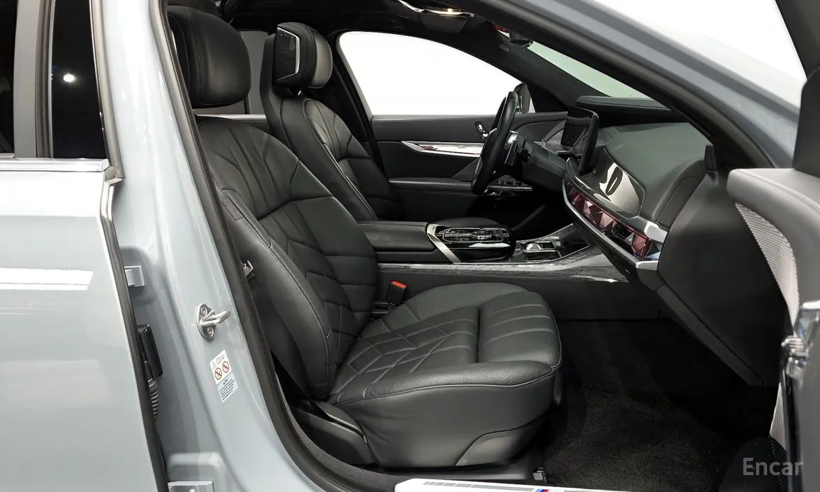 Фото 11 - BMW 7 Series