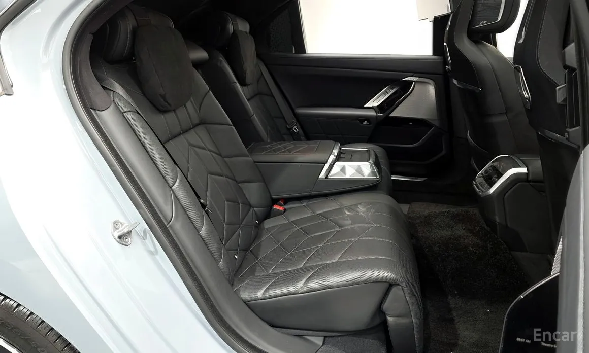 Фото 12 - BMW 7 Series