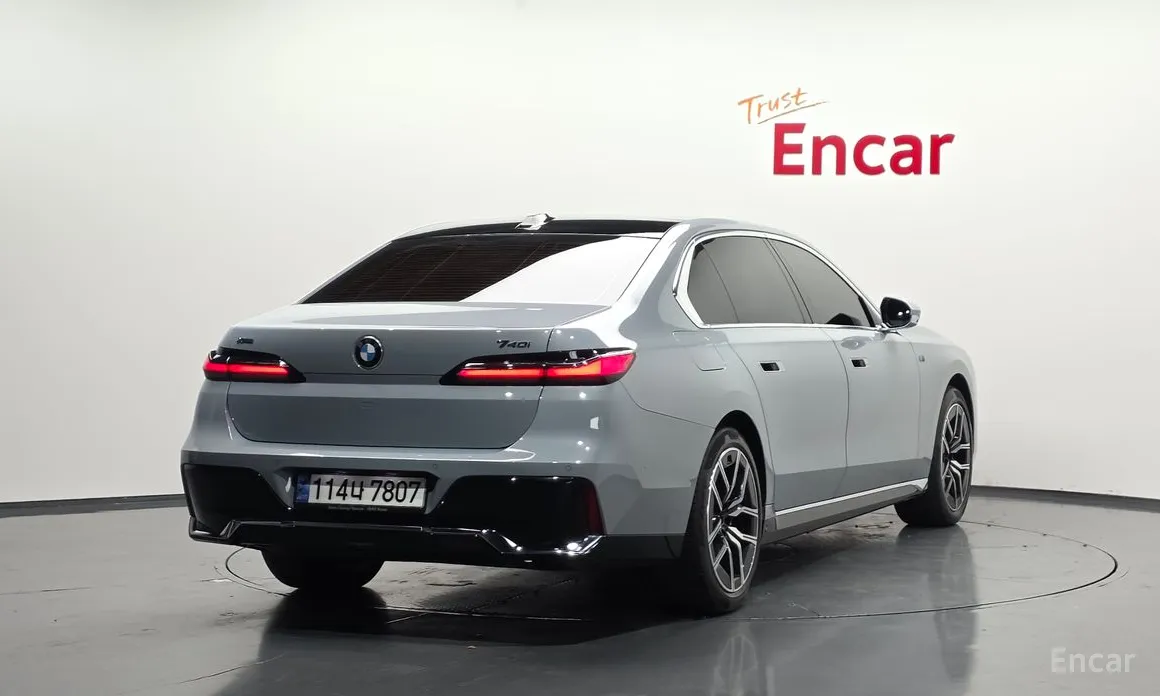 Фото 2 - BMW 7 Series