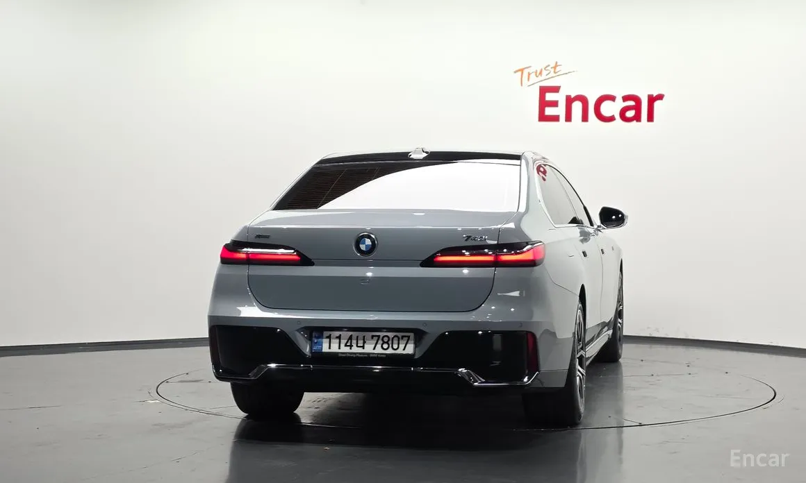 Фото 4 - BMW 7 Series