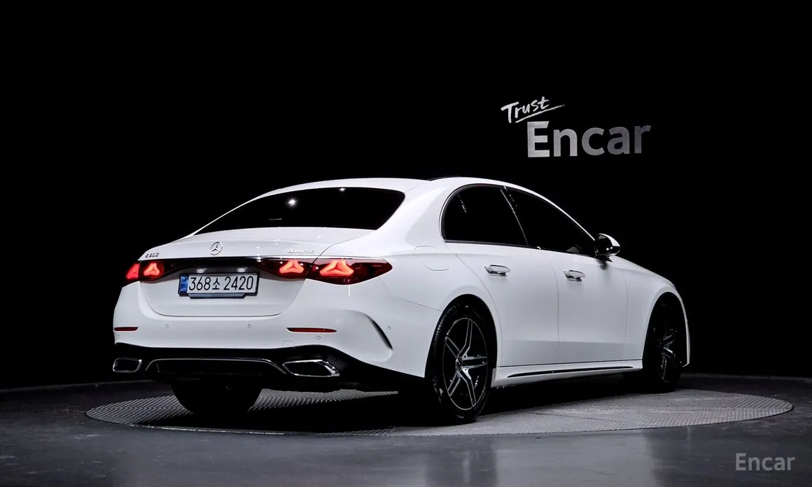 Фото 2 - Mercedes-Benz E-Class