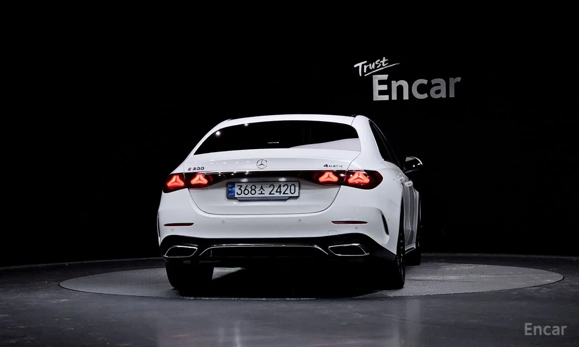 Фото 4 - Mercedes-Benz E-Class