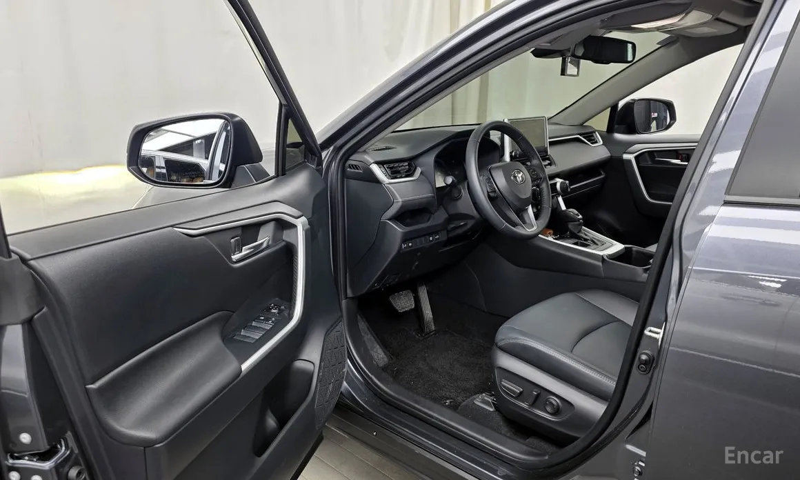 Фото 10 - Toyota RAV4