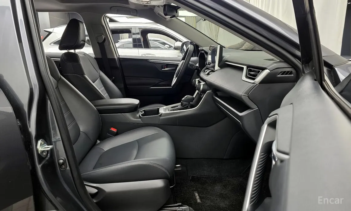 Фото 11 - Toyota RAV4