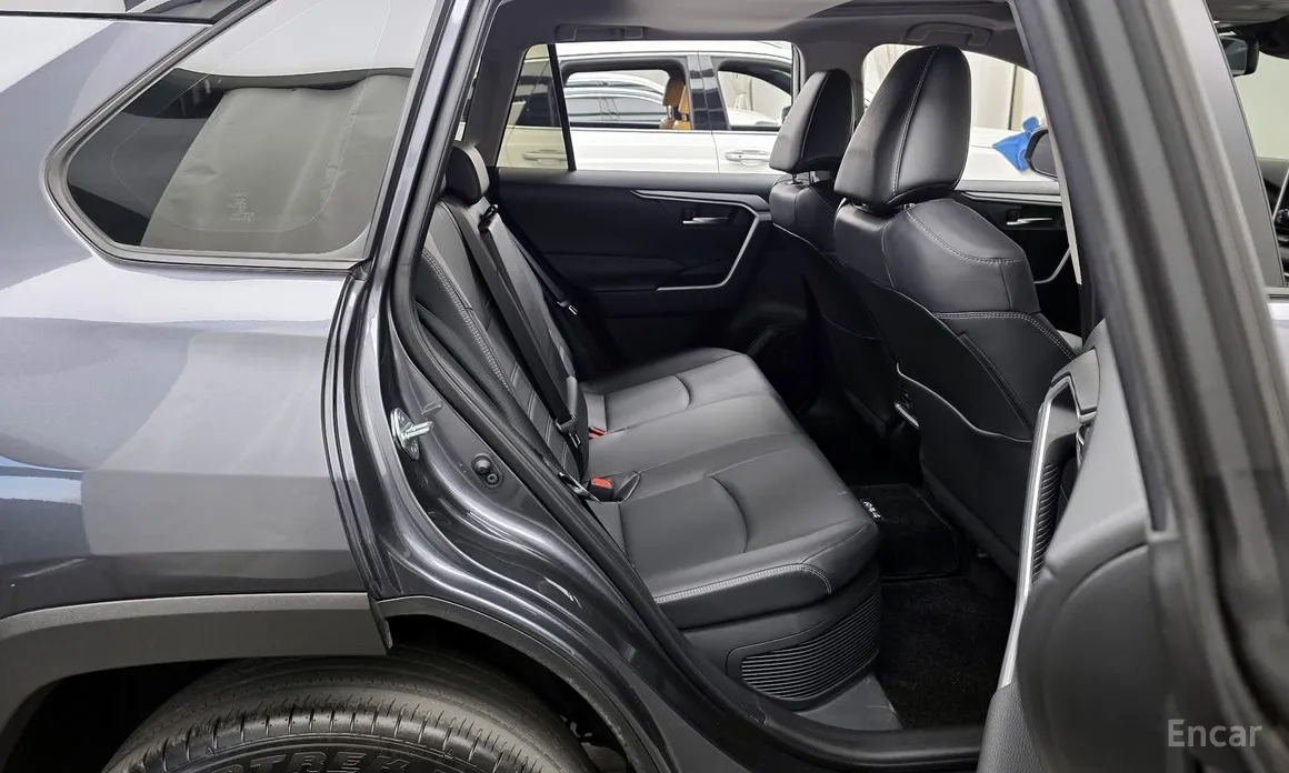 Фото 12 - Toyota RAV4