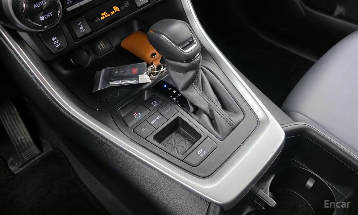 Фото 9 - Toyota RAV4