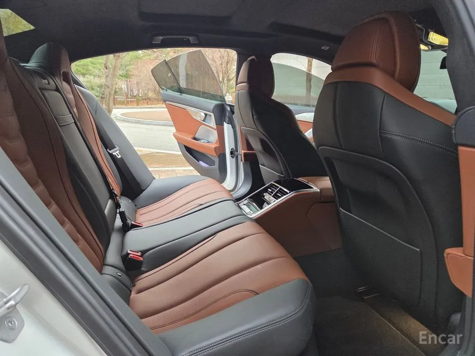 Фото 15 - BMW 8 Series