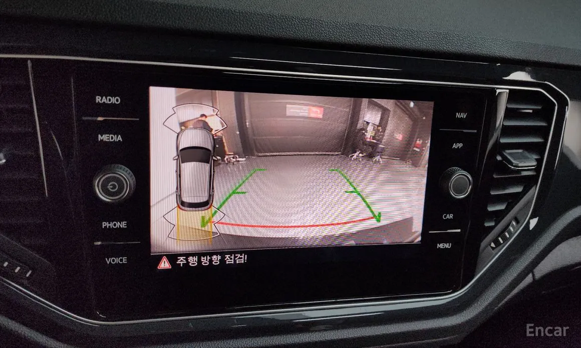 Фото 15 - Volkswagen T-Roc