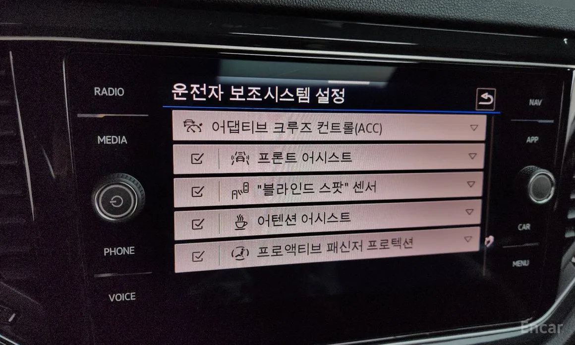 Фото 16 - Volkswagen T-Roc