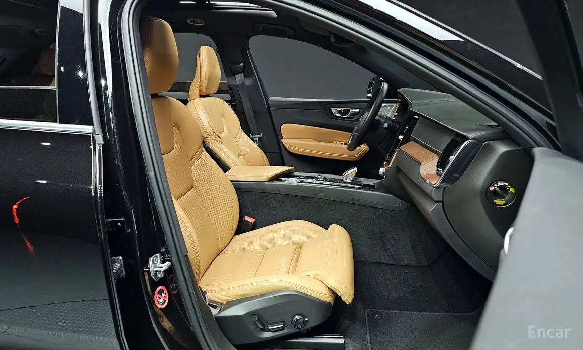 Фото 10 - Volvo XC60