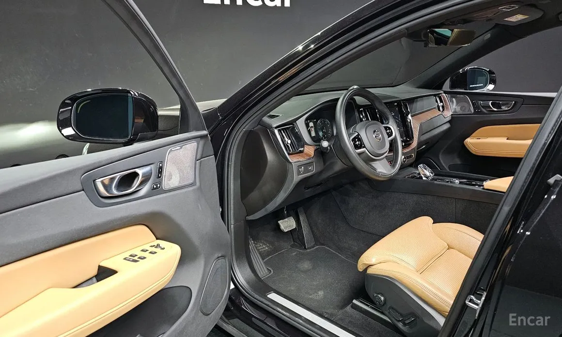 Фото 11 - Volvo XC60