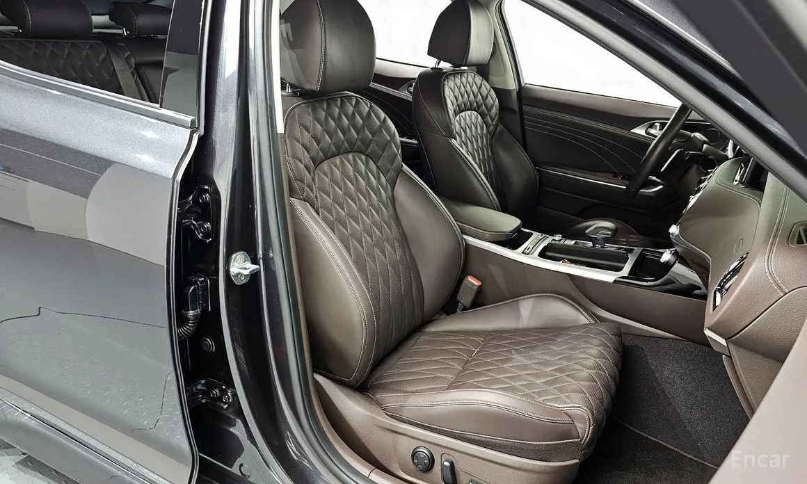 Photo 10 - Kia Stinger