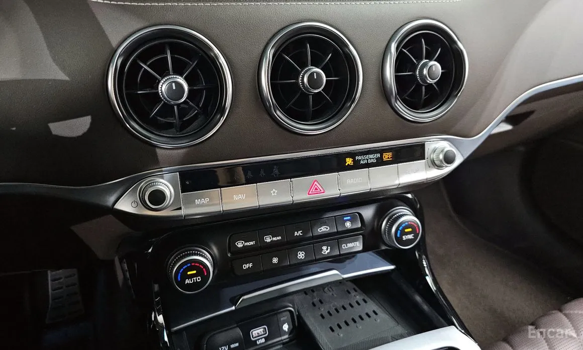 Photo 16 - Kia Stinger