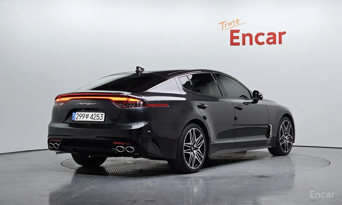 Photo 2 - Kia Stinger