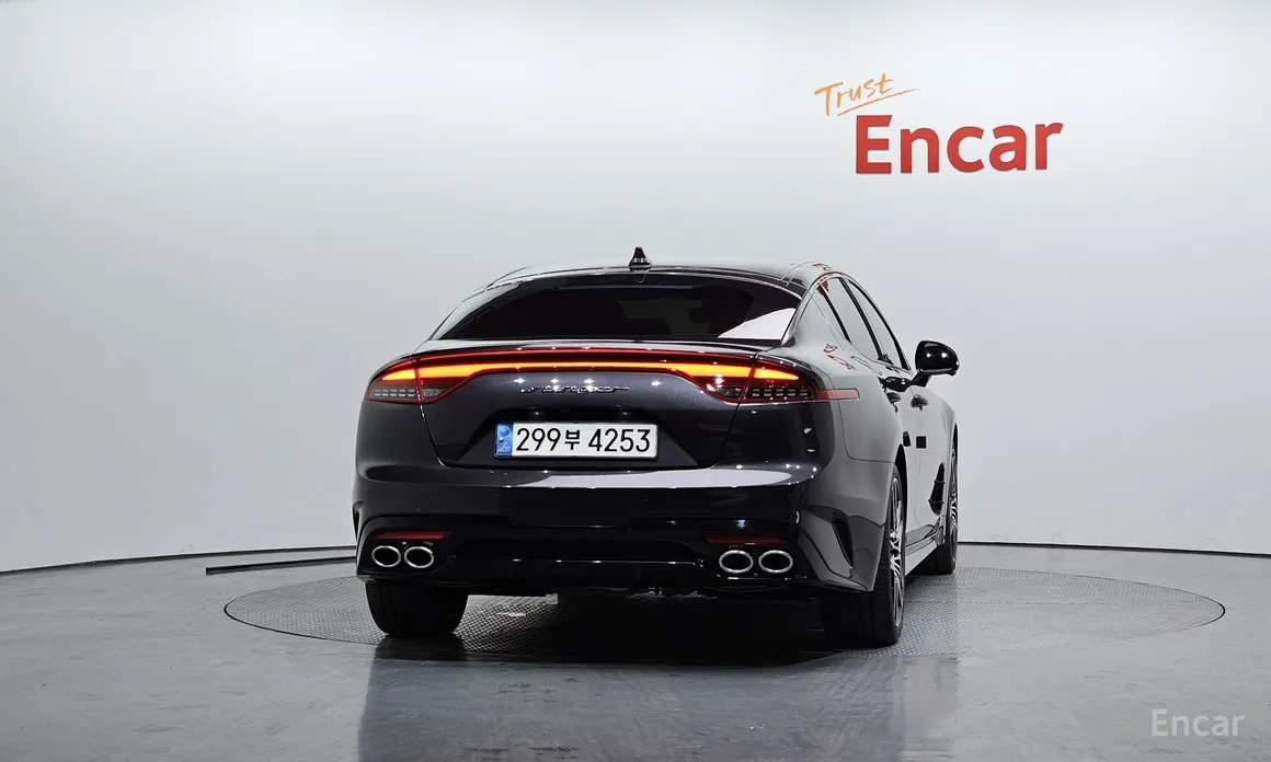 Photo 4 - Kia Stinger