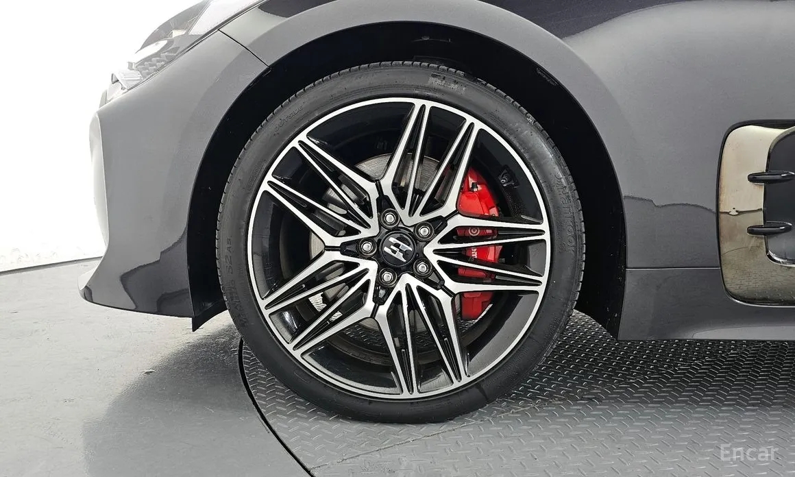 Photo 5 - Kia Stinger