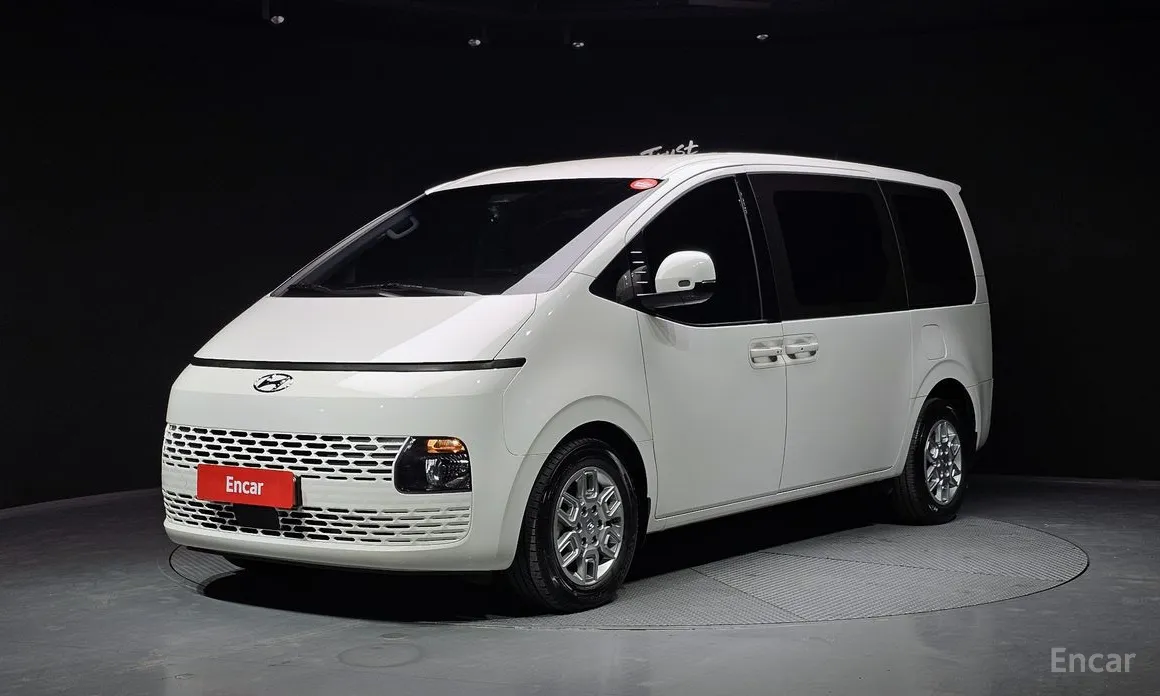 Фото 1 - Hyundai Staria