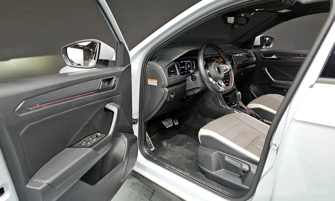 Фото 10 - Volkswagen T-Roc