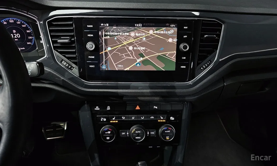 Фото 14 - Volkswagen T-Roc