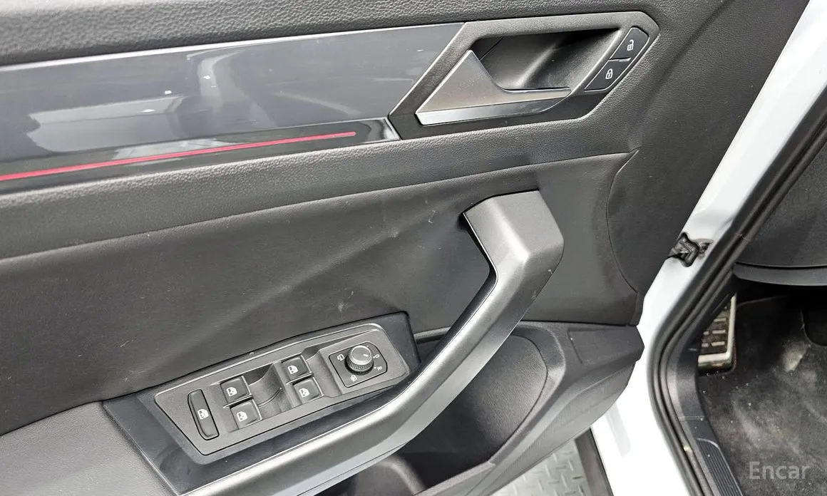 Фото 18 - Volkswagen T-Roc