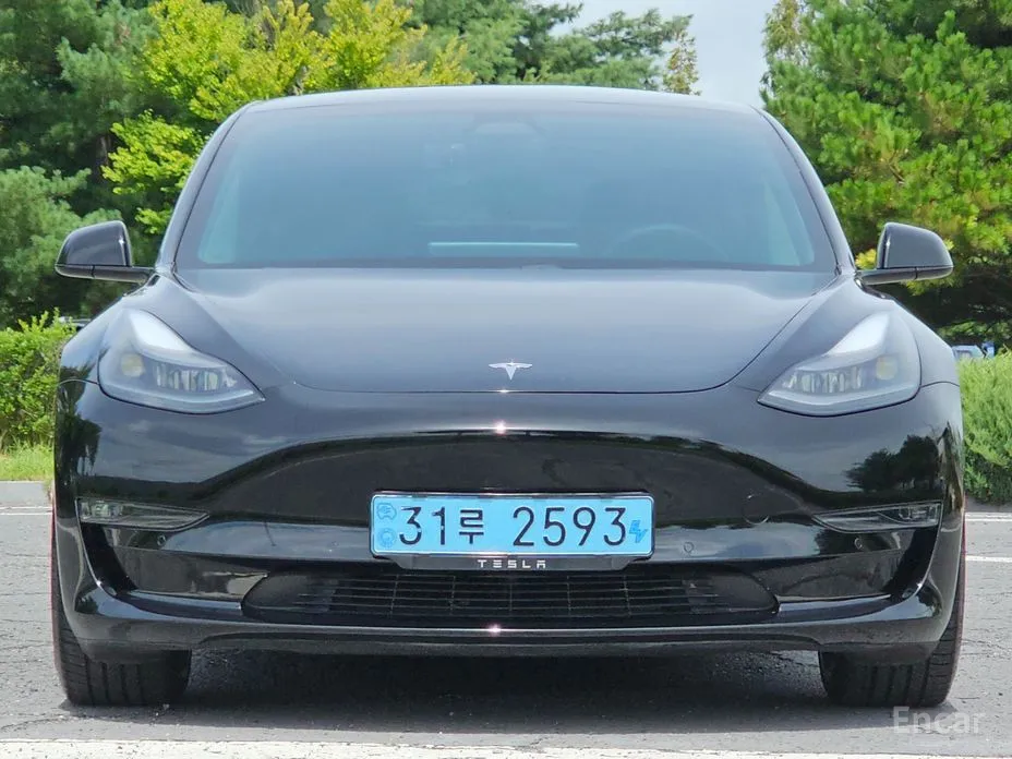 Фото 1 - Tesla Model 3