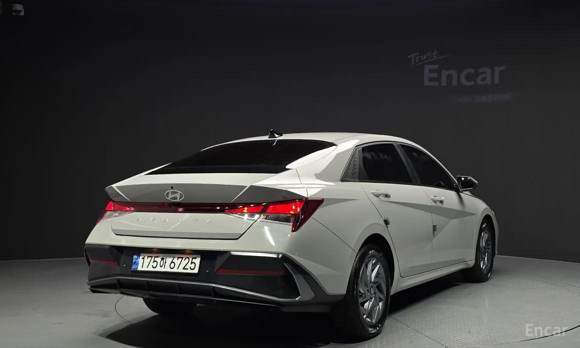 Фото 2 - Hyundai Avante