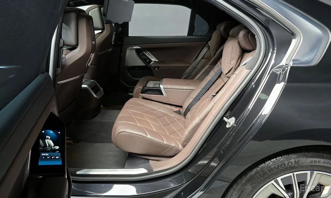 Фото 12 - BMW 7 Series