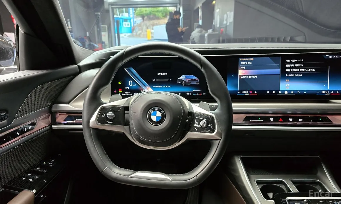 Фото 13 - BMW 7 Series