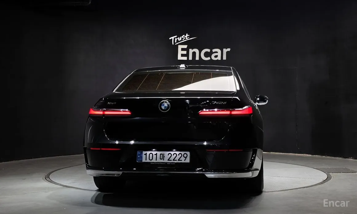 Фото 4 - BMW 7 Series