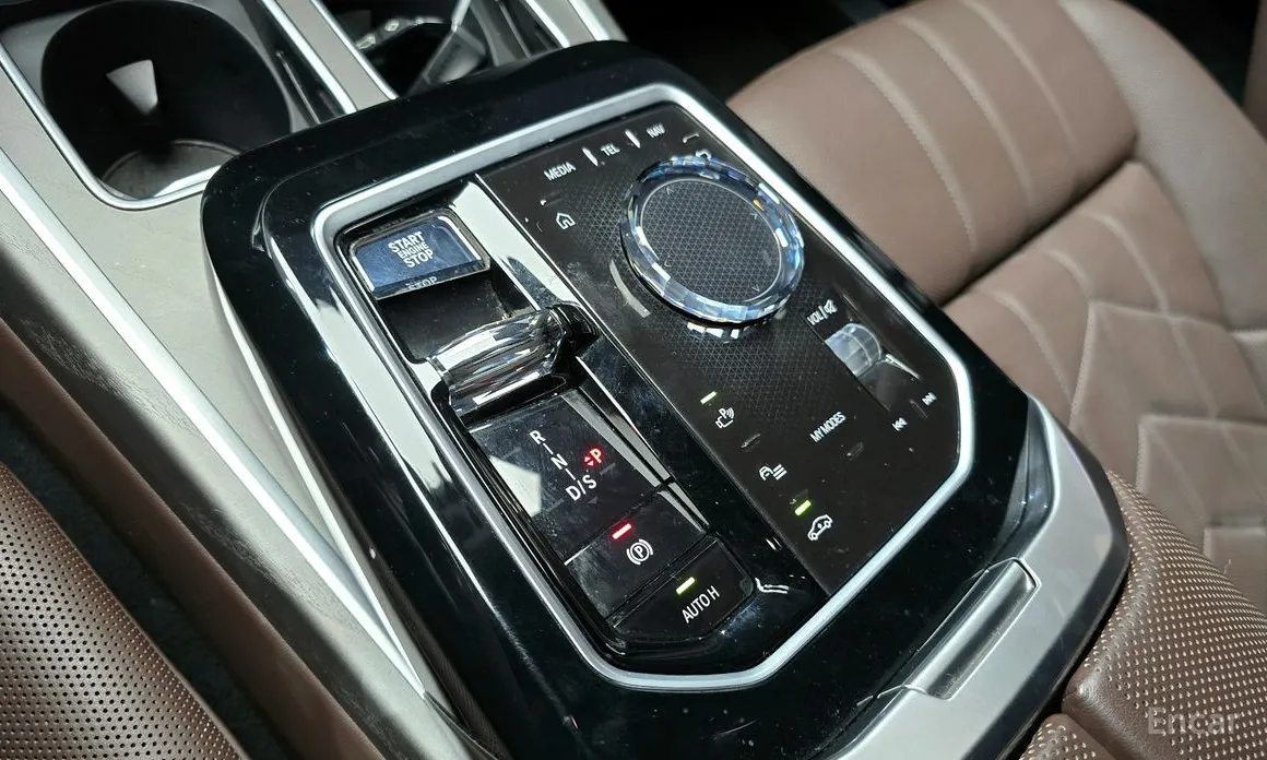 Фото 9 - BMW 7 Series