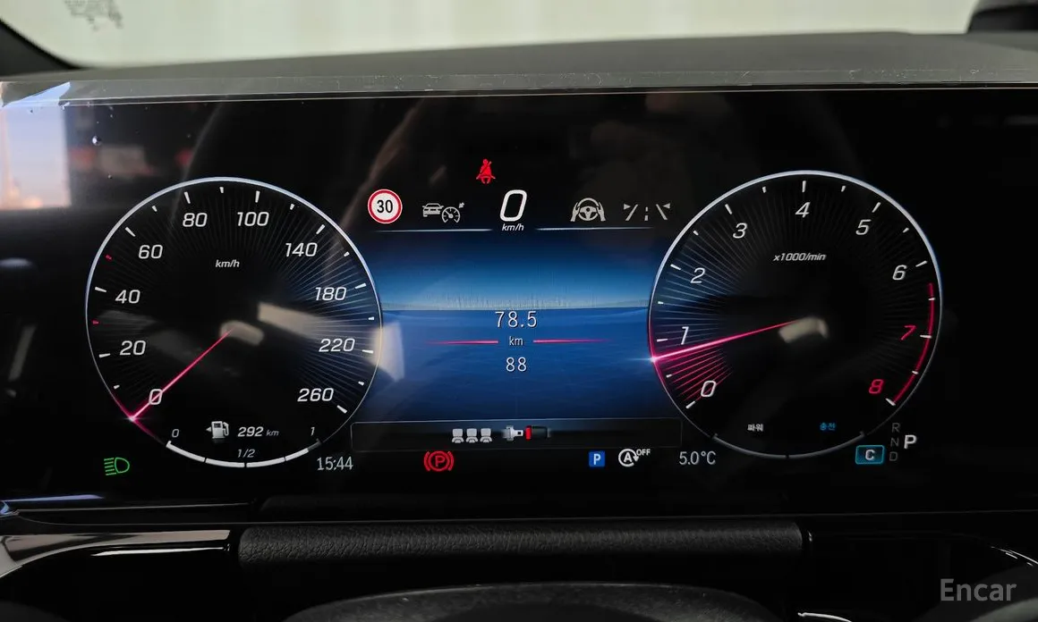 Фото 8 - Mercedes-Benz GLA-Class