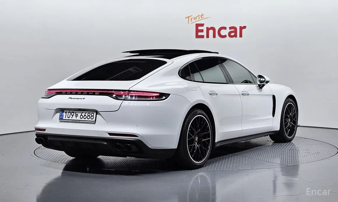 Фото 2 - Porsche Panamera