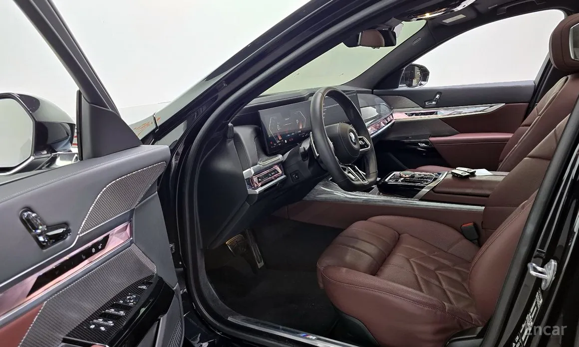 Фото 10 - BMW 7 Series