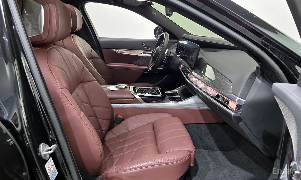 Фото 12 - BMW 7 Series