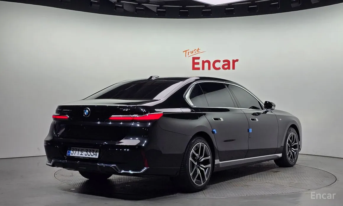 Фото 2 - BMW 7 Series